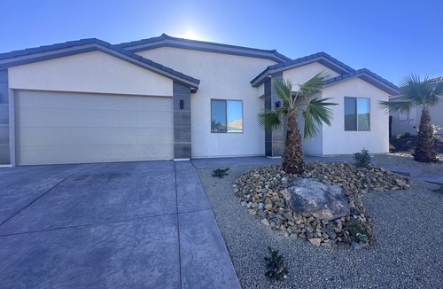Mesquite House | 4BR Oasis Heated Pool and Spa Near Golf & Casinos