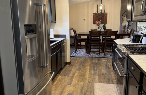 Fenn House | 4BR Ranch Retreat w/Hot Tub & Senic Valley Views + Mini House Add-On