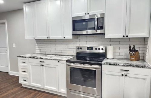 Gahanna House | 4BR, Sleep 7, Hot Tub Retreat Near CMH, Easton and Downtown