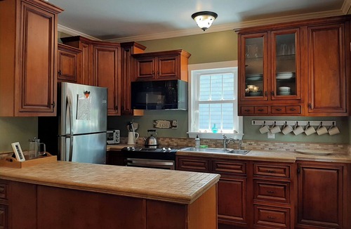 Wakefield-Peacedale Condo | 4BR Wakefield Home Near URI, Beaches & South County Bike Path