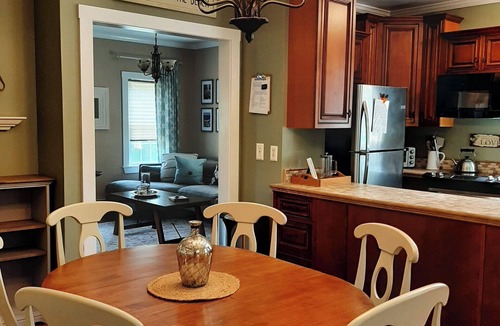Wakefield-Peacedale Condo | 4BR Wakefield Home Near URI, Beaches & South County Bike Path
