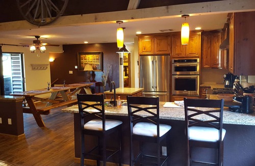 Springerville House | 5 bedroom, 2.5 bath, w/pool table