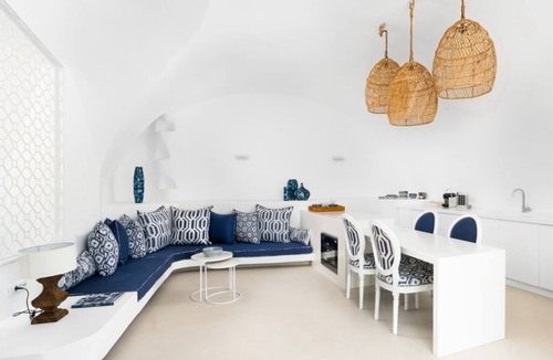 Santorini Villa | 5 bedroom luxury villa with pool and sea views
