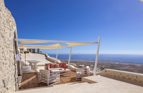 Santorini Villa | 5 bedroom luxury villa with pool and sea views