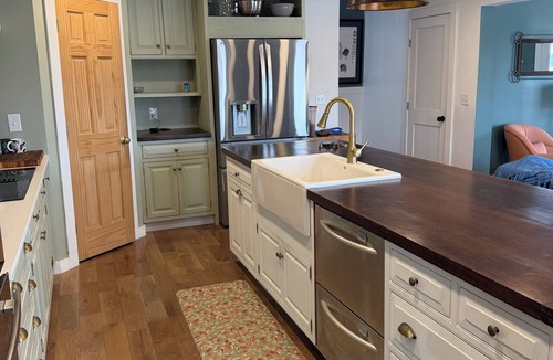 Stevensville House | 5-bedroom waterfront home on 1.5 acres in Stevensville with tons of parking
