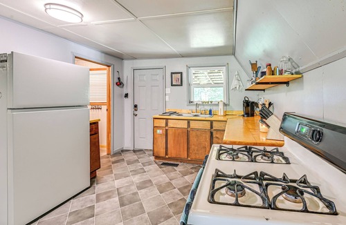 Wellington Cabin | 5 Mi to Cave Run Lake: Wellington Cabin w/Deck!