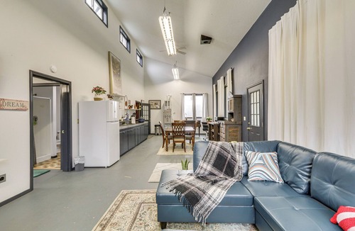 Hillsboro Cottage | 5 Mi to Hillsboro: Vintage-style Home w/Fire Pit