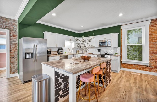 West Columbus House | 5 min to Downtown, King Suite, Pet Friendly