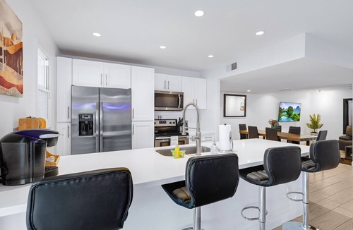 Village Grove House | 5 min to Old Town + Pool & Hot Tub