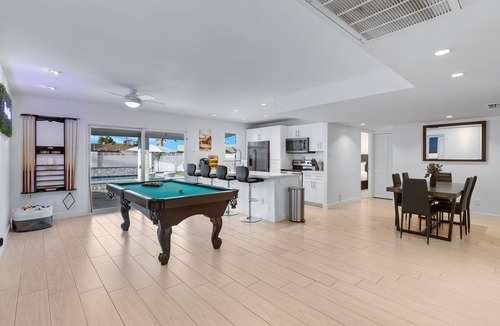 Village Grove House | 5 min to Old Town + Pool & Hot Tub