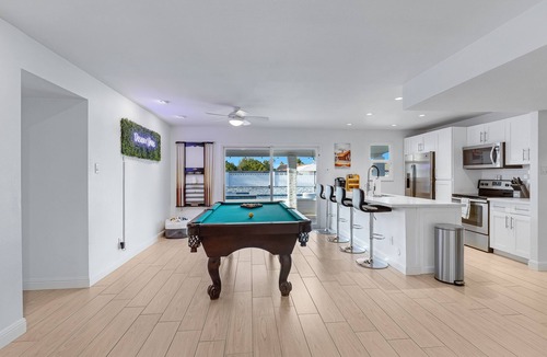 Village Grove House | 5 min to Old Town + Pool & Hot Tub