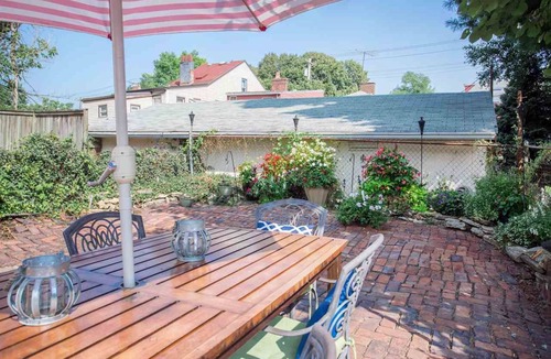 Covington House | 5 Minutes to Downtown Cincinnati in Beautiful Mainstrasse Village!