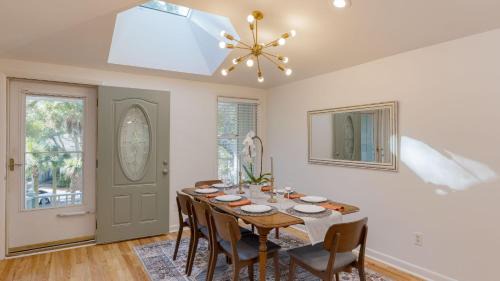 Twin Oaks House | 52 Twin Oaks - Conch Cottage by AvantStay