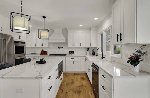 Indianapolis House | 5800 sqft, 4-5 bedroom house 2 min from highway!