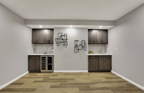 Indianapolis House | 5800 sqft, 4-5 bedroom house 2 min from highway!