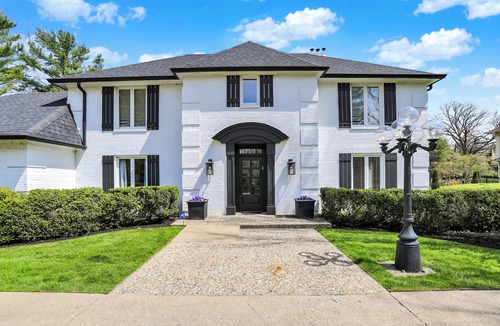 Indianapolis House | 5800 sqft, 4-5 bedroom house 2 min from highway!