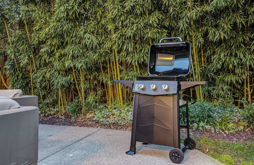 Santa Rosa House | 5BD/3BA Wine County Home w/Billiards & BBQ!