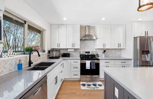Swiss Manor House | 5BR/3BA Mountain Retreat: Fun in Flagstaff