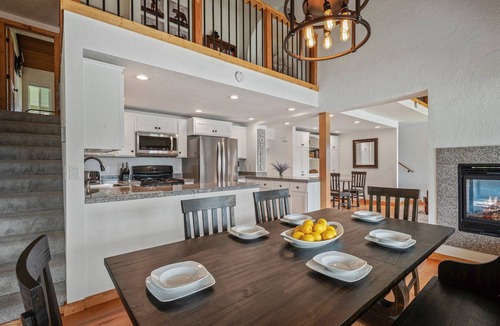Sandpoint Condo | 5BR/3BA WATERFRONT & 2 pools on property Escape-Walkable to Downtown Sandpoint!