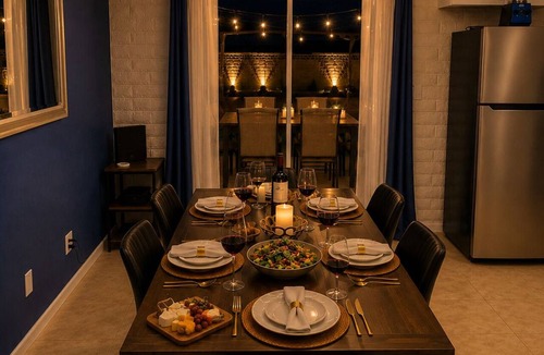 Tucson House | 5BR Home near UofA & TMC , Sleeps 10.
