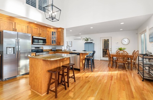 Henrico House | 5BR Lakefront, Docks, Game Room, Kayaks, Pet Friendly