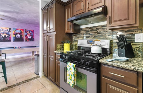 Las Vegas Villa | 5BR Luxury: Heated Pool, Hot Tub, Game Room & BBQ - 10 Min to Las Vegas Strip