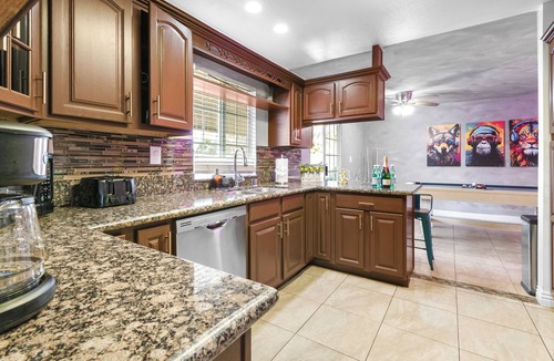 Las Vegas Villa | 5BR Luxury: Heated Pool, Hot Tub, Game Room & BBQ - 10 Min to Las Vegas Strip