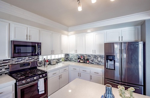 Silverado Ranch House | 6 BR 4bath w/ENTIRE Guest House, Pool & Movie Room- 14 Min from The Strip!