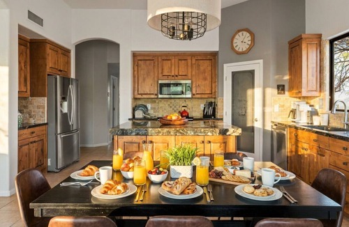 New River Villa | 6 Hole Golf | Hot Tub | Pool+More | Featured on TV show Staycation