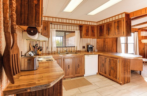 Castleford House | 6 Mi to Balanced Rock Park: Home in Castleford