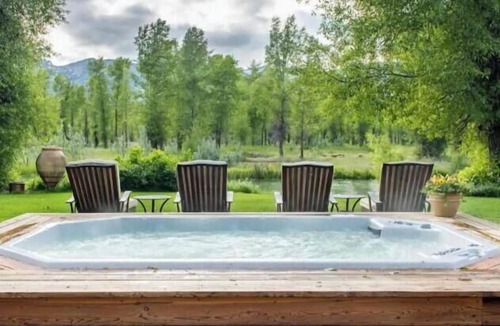 Jackson House | 67-acre Snake River ranch
