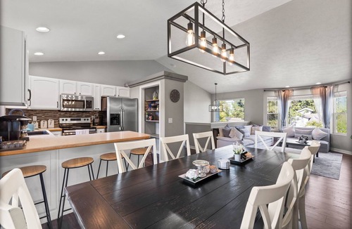 Spokane House | 6BR/3BA House - 2nd Living and Entry - 18 Guests