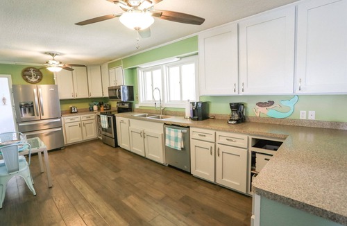 Sandbridge House | 6BR Beach + Bay Hot Tub 2 Kings EV