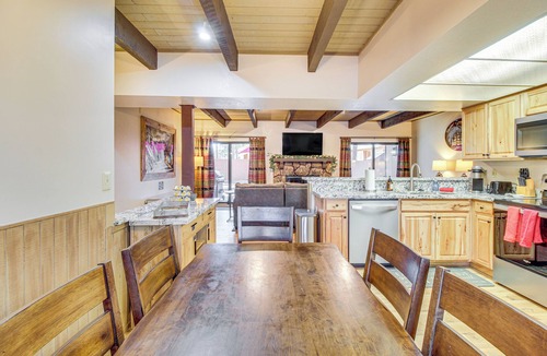 Pinetop Apartment | 7 Mi to Rainbow Lake: Pinetop Condo w/Patio!