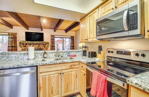 Pinetop Apartment | 7 Mi to Rainbow Lake: Pinetop Condo w/Patio!