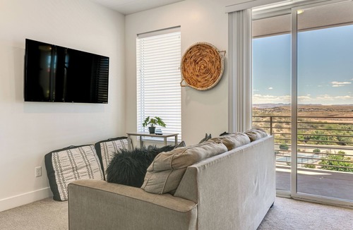 St. George Apartment | 7 Mi to Snow Canyon: Townhome w/Arcade Games!