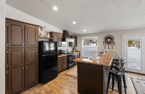 Lazy Acres House | 7 Min to Yellowstone West Entrance – Dream Catcher