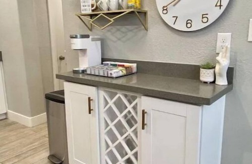 Phoenix House | 7 Mins to PHX Airport, Modern Boho, Sleeps 10