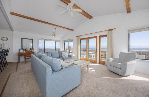 Avon House | 7592 - Barefoot Blessings