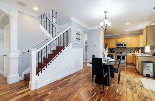 Gresham House | 7BR Estate, Mt Hood Skiing Base Camp, Sleeps 16 - Pets, Fire Pit, Indoor Jacuzzi