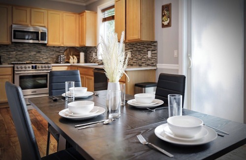 Gresham House | 7BR Estate, Mt Hood Skiing Base Camp, Sleeps 16 - Pets, Fire Pit, Indoor Jacuzzi