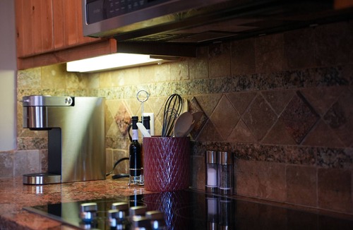 Flagstaff Villa | 7BR Forest Estate | Hot Tub · Volleyball · Sleeps 14