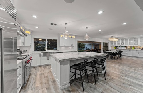 Corvalian Estates House | 7BR Luxury Retreat , Cedar Sauna, Heated Pool, Spa & Gym