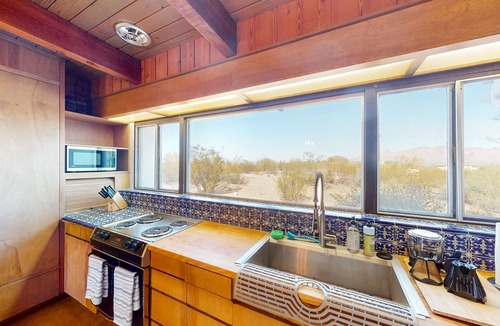 Tucson House | 8-acre desert retreat with amazing views, private outdoor living, AC & W/D