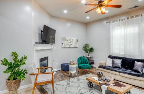 Greenacres House | 8 Mi to Beach Park: Bakersfield Gem w/Yard!