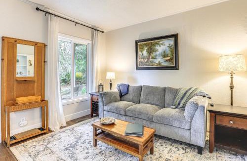 Carver House | 8 Mi to Columbia River Gorge: Cottage w/Deck!