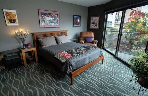 Old Town Chinatown Condo | 840 square foot 1-bedroom 1 bath condo on the RIVER. 2 balconies! Pool. Hot tub.