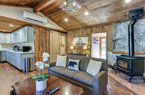 Wishon Cottage | 9 Mi to Bass Lake: Cabin w/Fire Pit in Wishon!