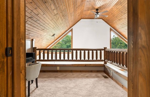 Freetown Cabin | 9 Oaks Log Cabin of Brown County