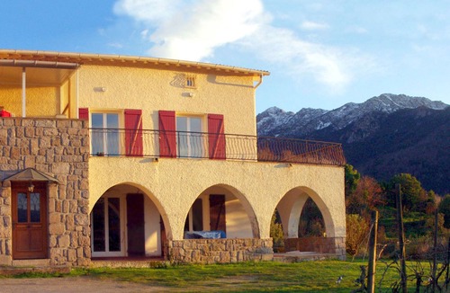 Ucciani Apartment | 95m2 comfort and beautiful view linen included Parking ok